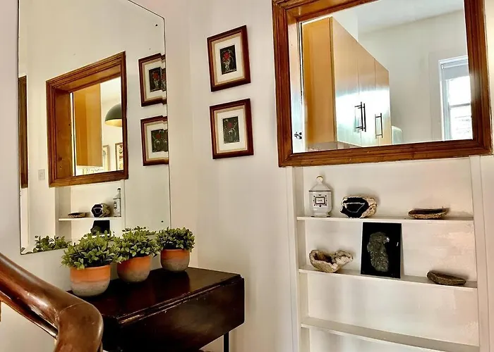 Charming Townhouse Nyaraló *